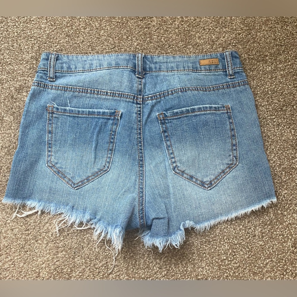 High Rise Shorts - Picture 3 of 3